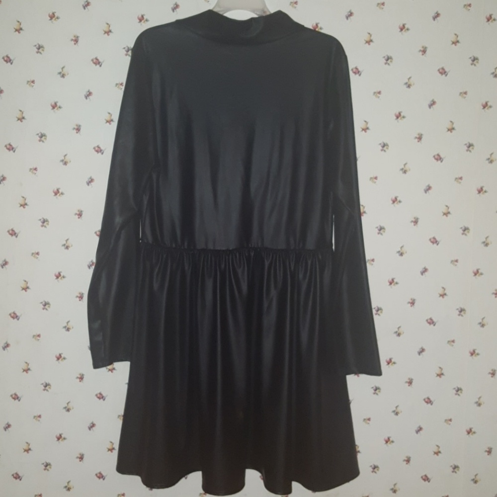 Ladies dress - Picture 3 of 5